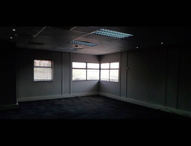 28M² CO-WORKING SPACE TO LET IN DIE HOEWES